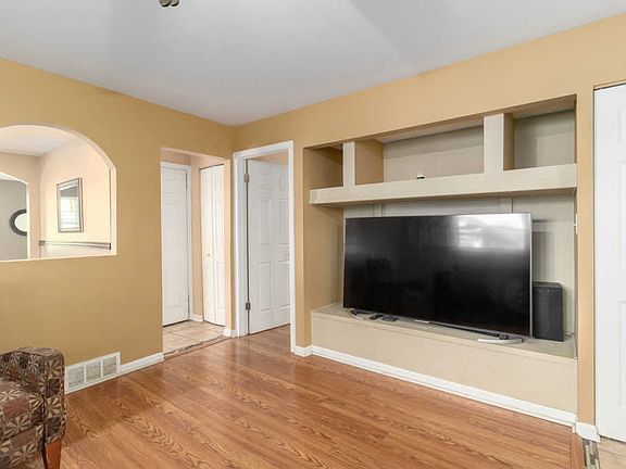 5th image of 316 Westgate Dr