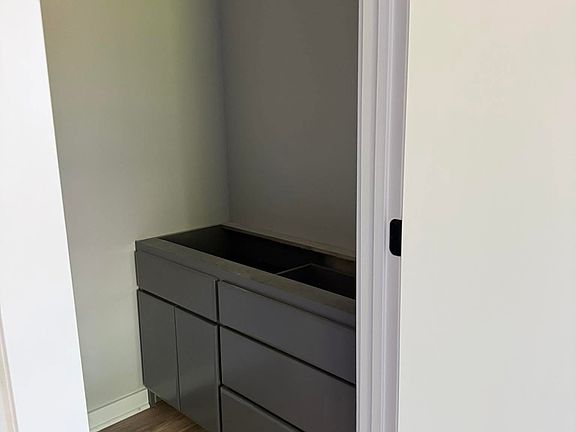 4th image of 709 W 32nd St Unit B