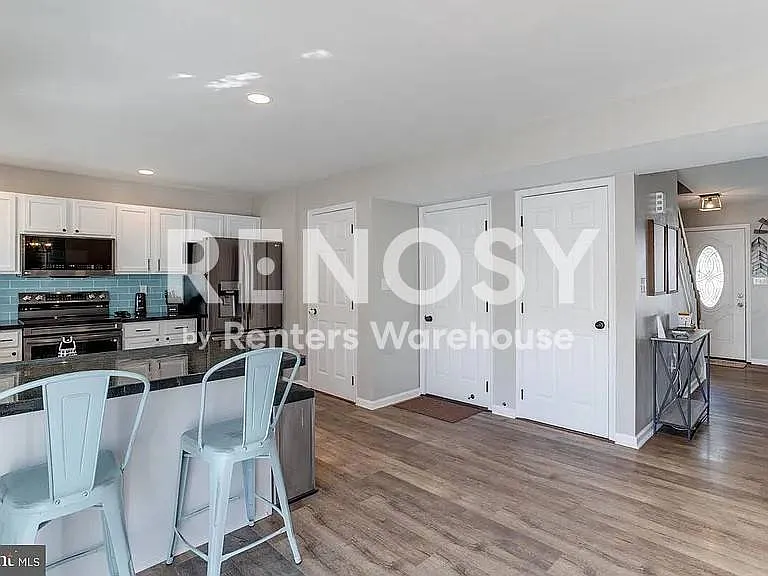 Available October 16th -4 Br- 3,5 Bath - Beautiful Home That Shows The Pride Of Home Ownership. — Photo 3