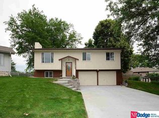 10809 T Cir, Omaha, NE 68137