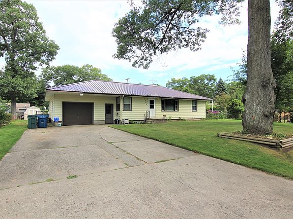2nd image of 3564 Hiawatha Dr