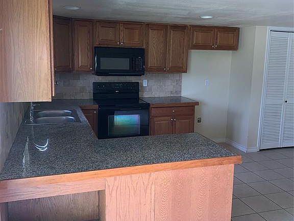 3rd image of 1524 E Park Blvd