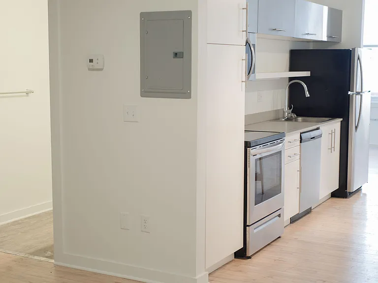 423 Greenup St #206 — Photo 6