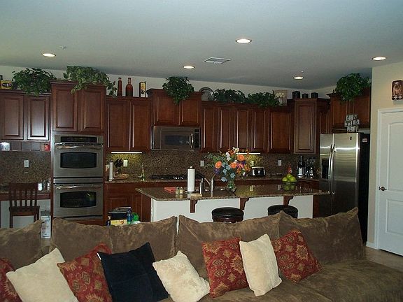 Cherry Kitchen w/42" Cab's-UPgraded Stainless Appliances Granite Counters