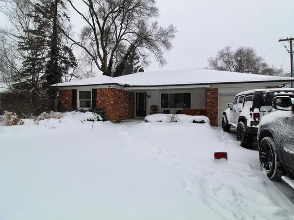 7821 Powers Ct, Shelby Township, MI 48317