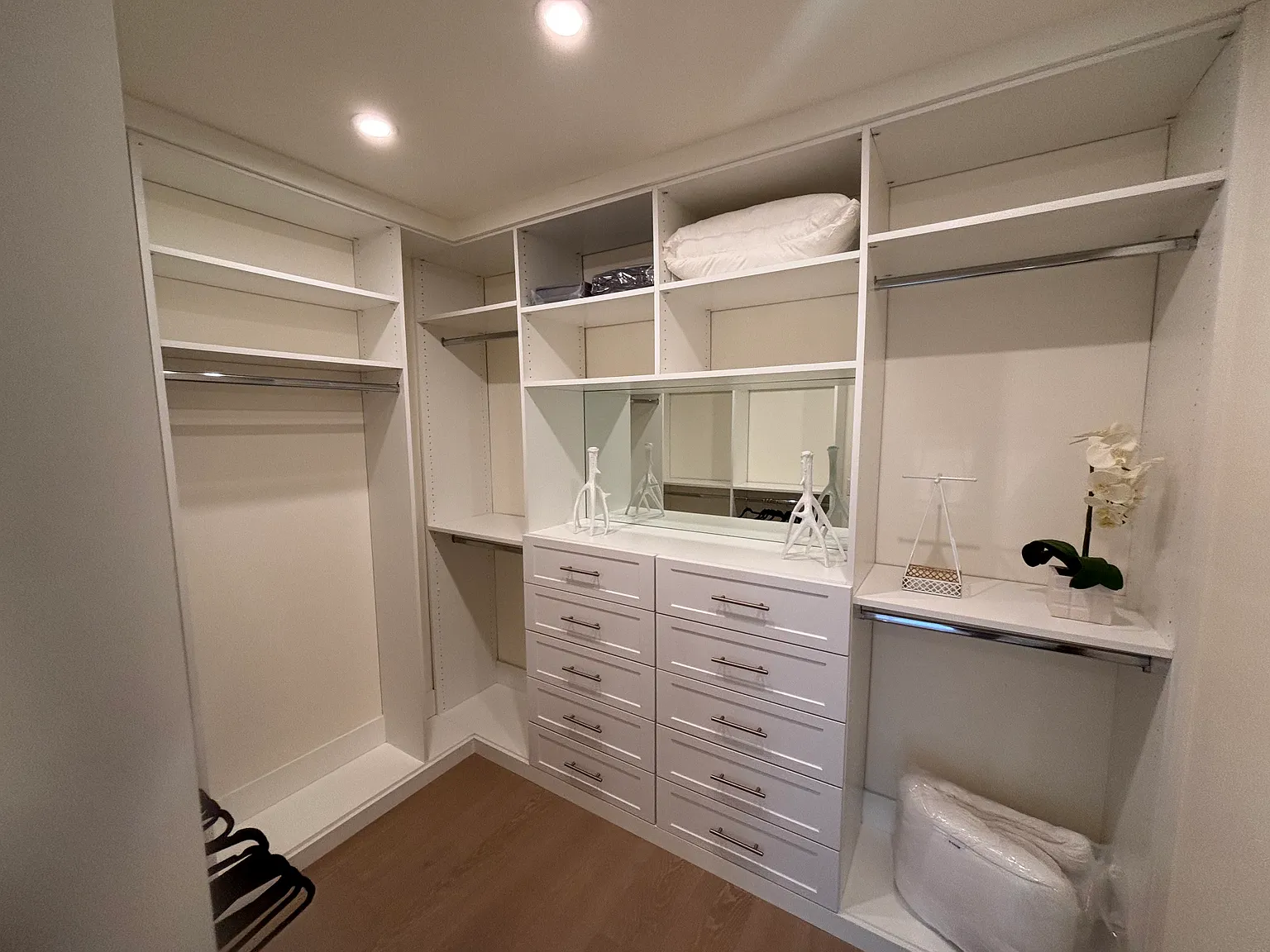 5 bed, 4000 sqft, $9,000 — Photo 3