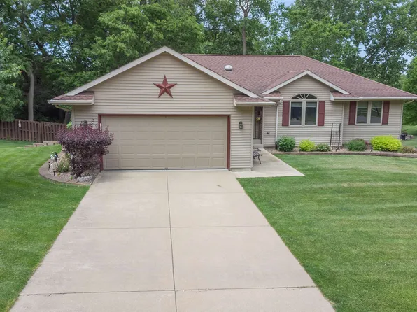 920 Mesa Dr, Freeport, IL 61032