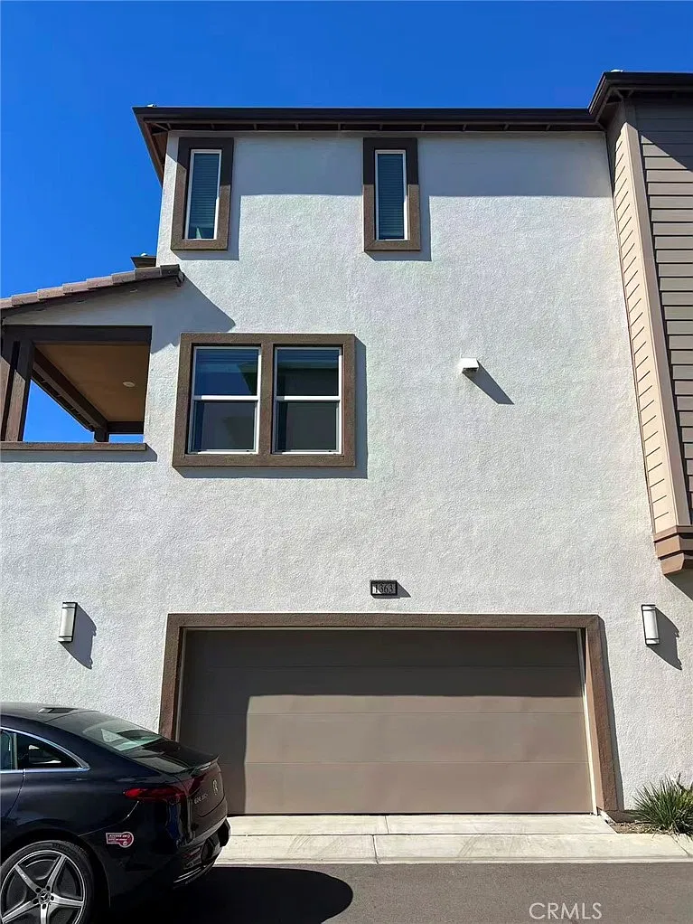 2 bed, 2.5 bath, 1215 sqft, $3,500 — Photo 2