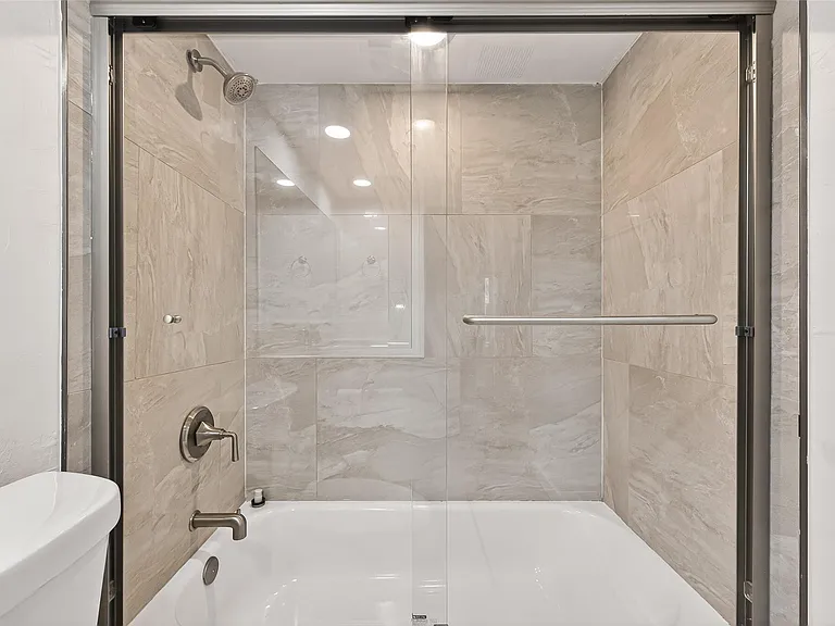 359 N Post Oak Ln #127 — Photo 30