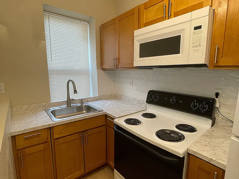 3511 Pennsylvania Ave #1F — Photo 4