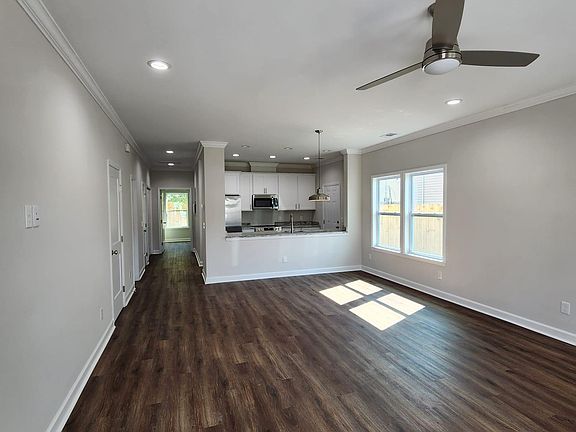 5th image of 33 Travis St