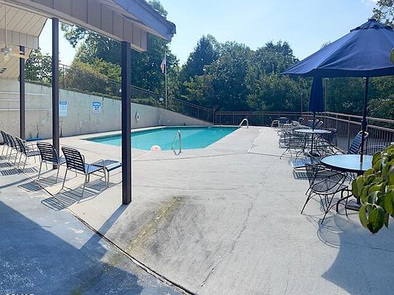 5th image of 221 Woodland Rd Unit 205