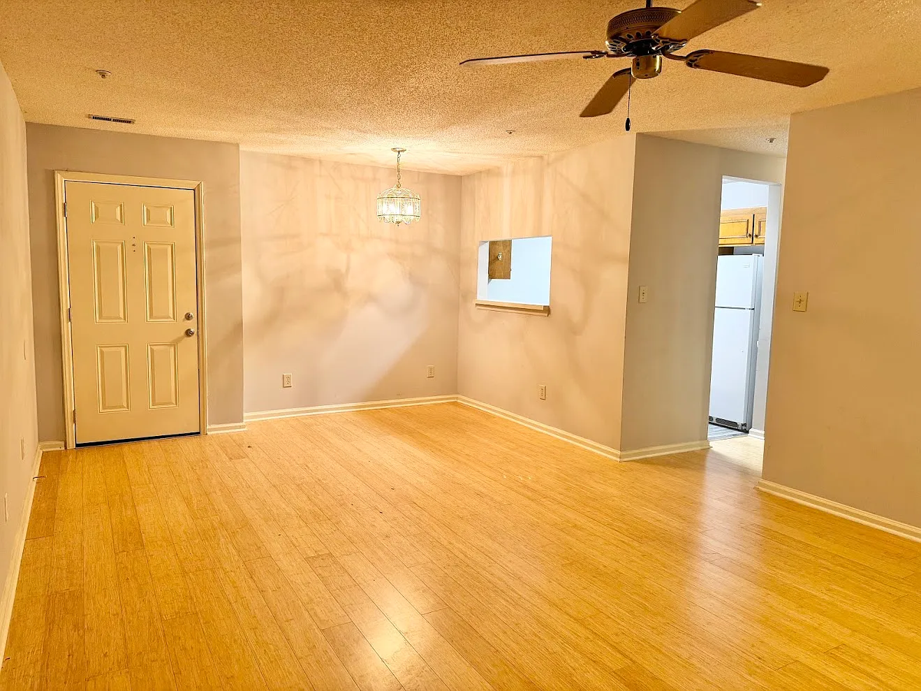 2 bed, 976 sqft, $1,700 — Photo 2