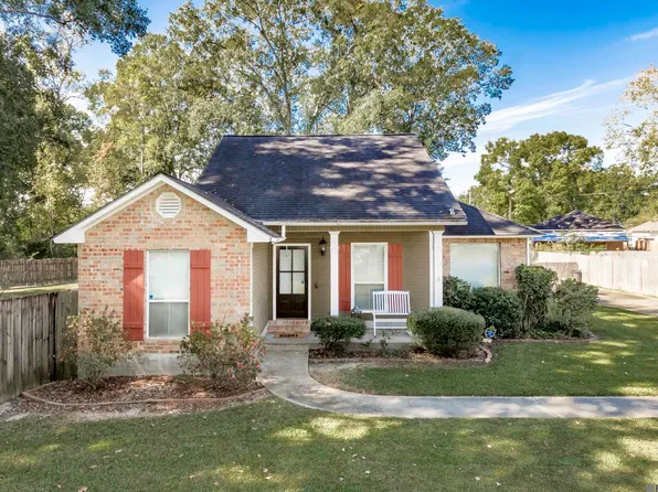 3215 White Oak St, Zachary, LA 70791