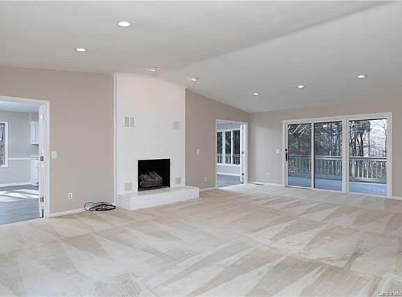 3rd image of 3017 Southampton Cir