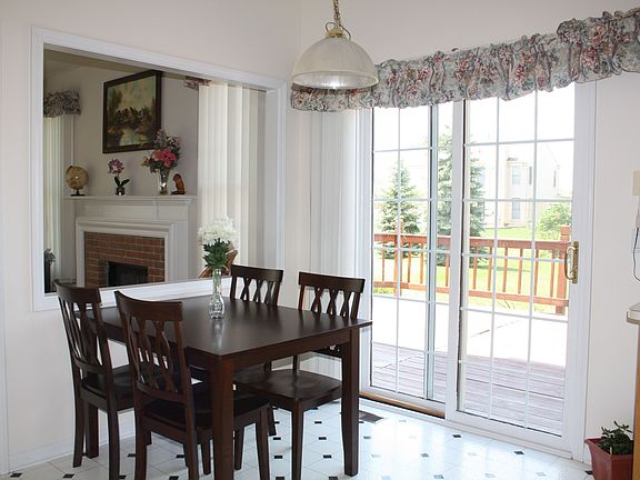 3rd image of 1376 Glengarry Blvd