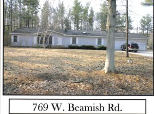 769 W Beamish Rd, Sanford, MI 48657