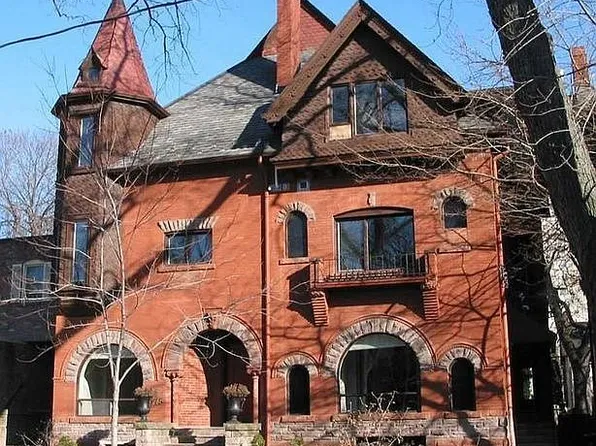 175 Madison Ave #173, Toronto, ON M5R 2S6