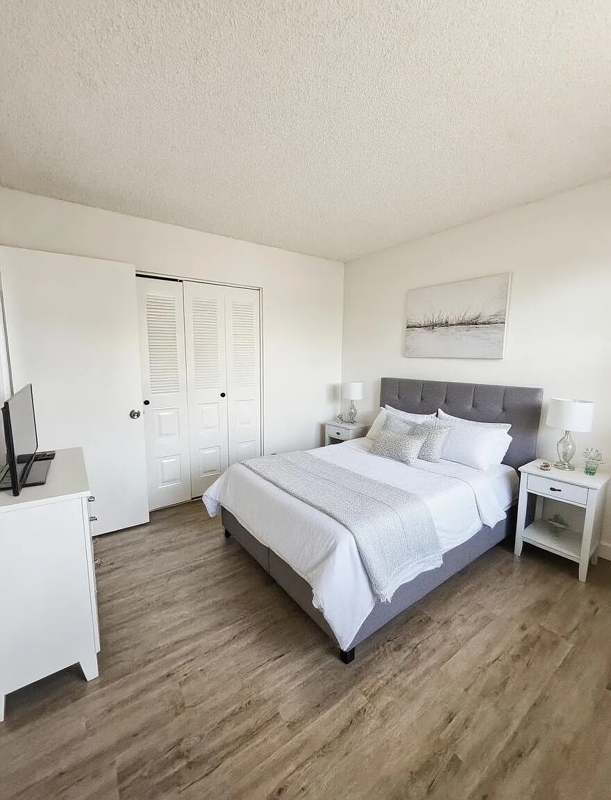 3 bed, 2.0 bath, 921 sqft, $1,900 — Photo 4