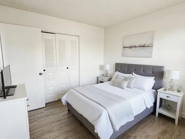 1516 SE Royal Green Cir #202 — Photo 12