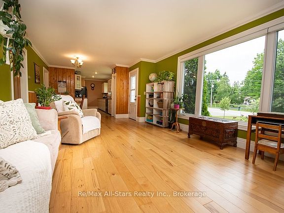 5th image of 1571 Elm Tree Rd