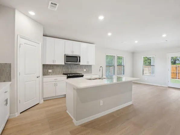 9212 Horse Herd Dr, Crowley, TX 76036