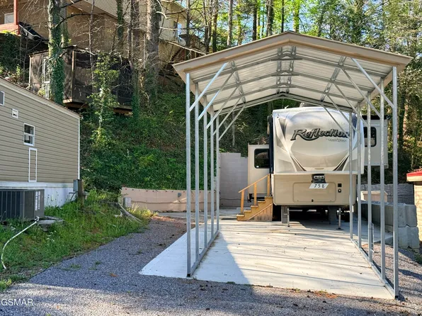 758 Big Valley Blvd, Townsend, TN 37882