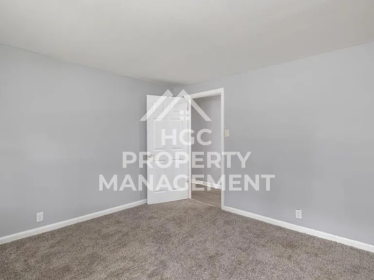 1228 Irving Ave — Photo 19