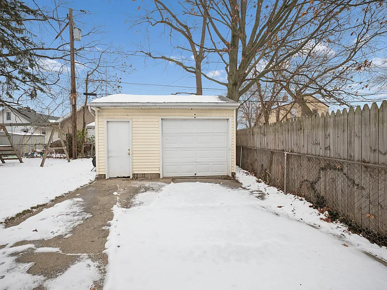 4438 Packard Rd — Photo 44