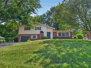 800 Chateau Dr, Ellwood City, PA 16117