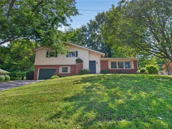 800 Chateau Dr, Ellwood City, PA 16117