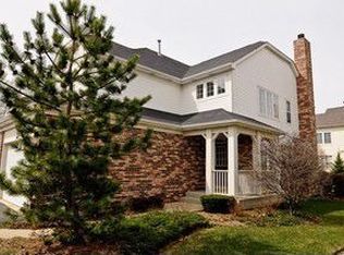 114 Woodview Ct, Glen Ellyn, IL 60137