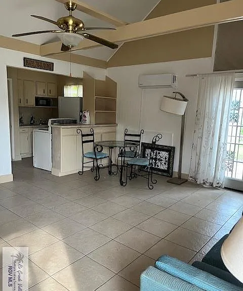 240 Country Club Cir #2 — Photo 3