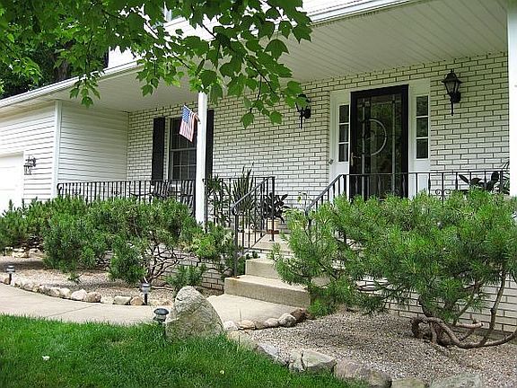 3rd image of 492 Willow Grove Dr