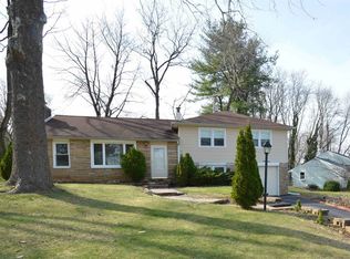 601 Lakevue Dr, Willow Grove, PA 19090