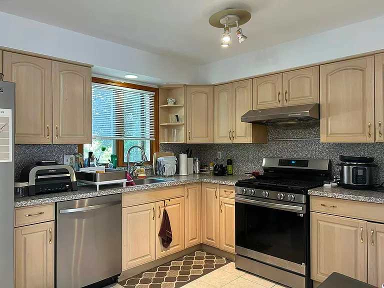 1611 Gerome Ave #A — Photo 12