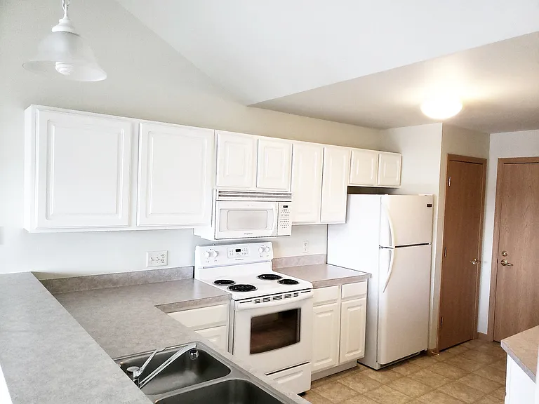 Prairie Crest Apartments — Photo 7