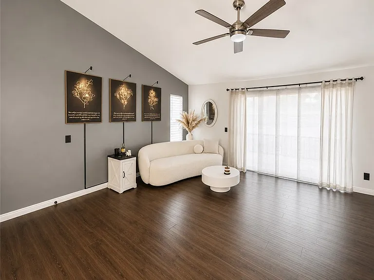 2444 Paseo Circulo — Photo 3