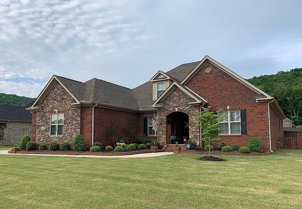 Brick w/Stacked Stone Accent