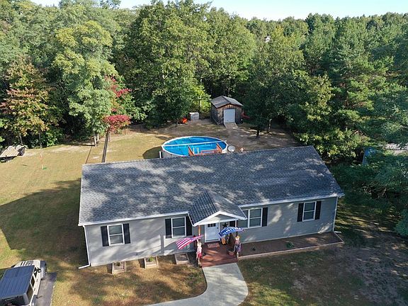 3rd image of 10 Woodlawn Dr