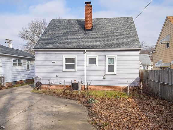 3rd image of 2707 Lucerne Ave