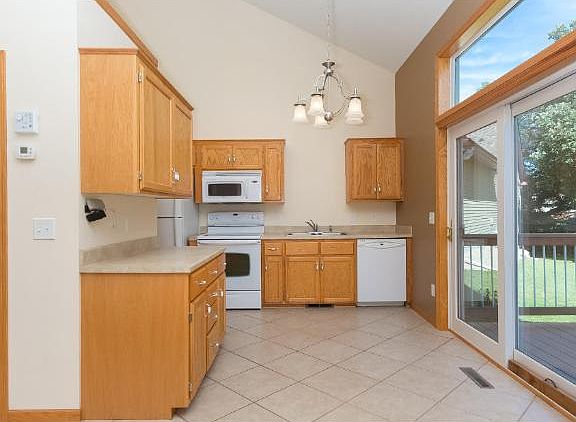 5th image of 1108 Melody Ct NW