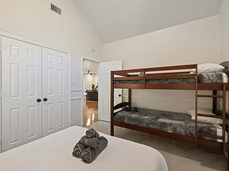 7701 Ridgeway Ct — Photo 21