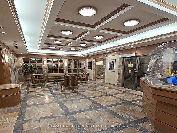 5th image of 25 Grenville St #809