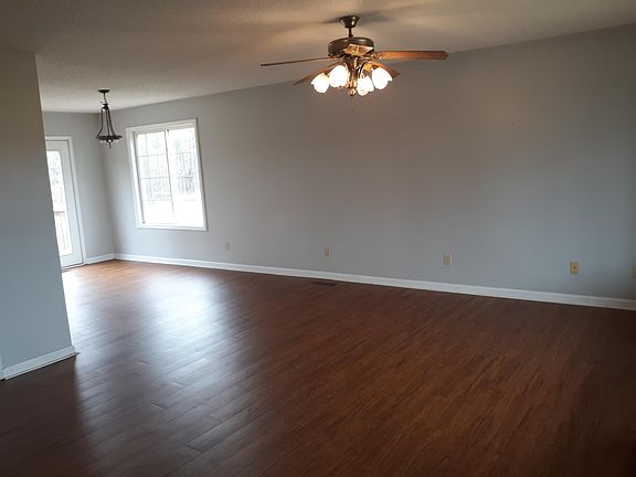 2nd image of 40 Tracy Leigh Ln
