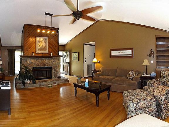 5th image of 427 Pine Bluff Dr #23