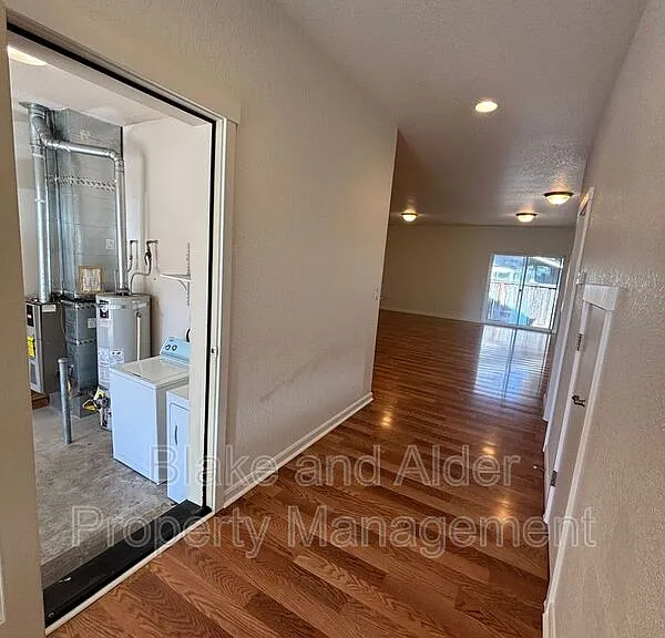 345 Norway St NE — Photo 4