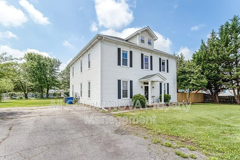 8753 Signal Hill Rd — Photo 4