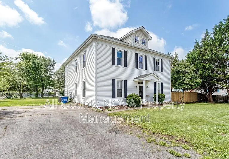 8753 Signal Hill Rd #3 — Photo 3