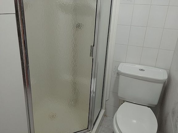 4th image of 2375 31st St
